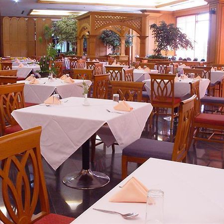 Pathumthani Place Hotel Екстер'єр фото