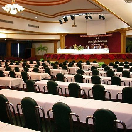 Pathumthani Place Hotel Екстер'єр фото