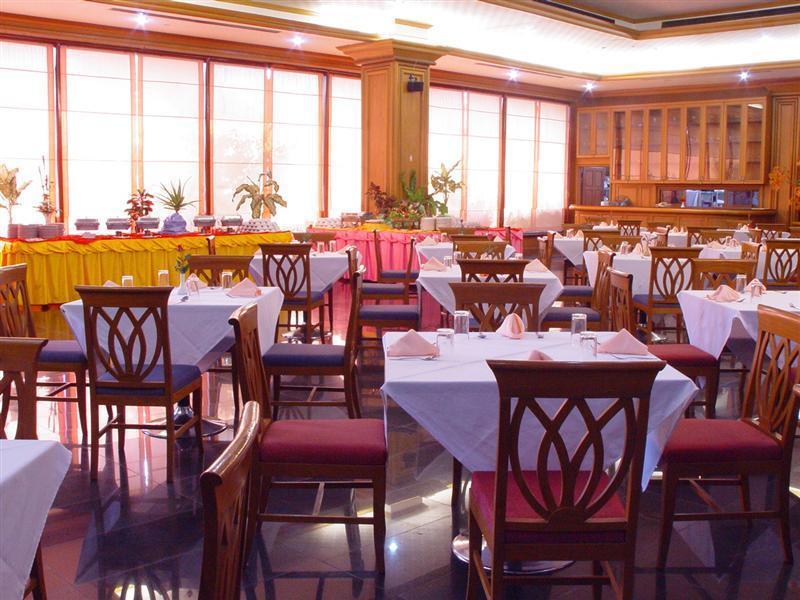 Pathumthani Place Hotel Екстер'єр фото