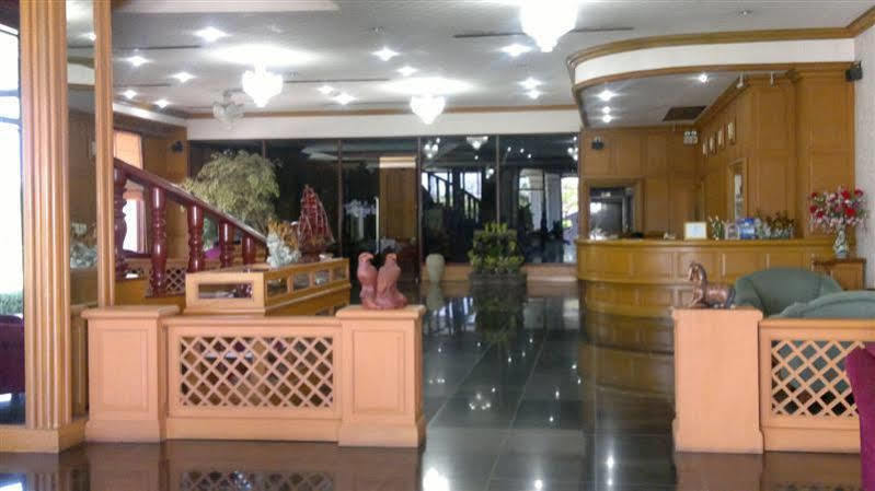 Pathumthani Place Hotel Екстер'єр фото