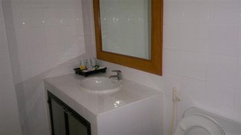 Pathumthani Place Hotel Екстер'єр фото